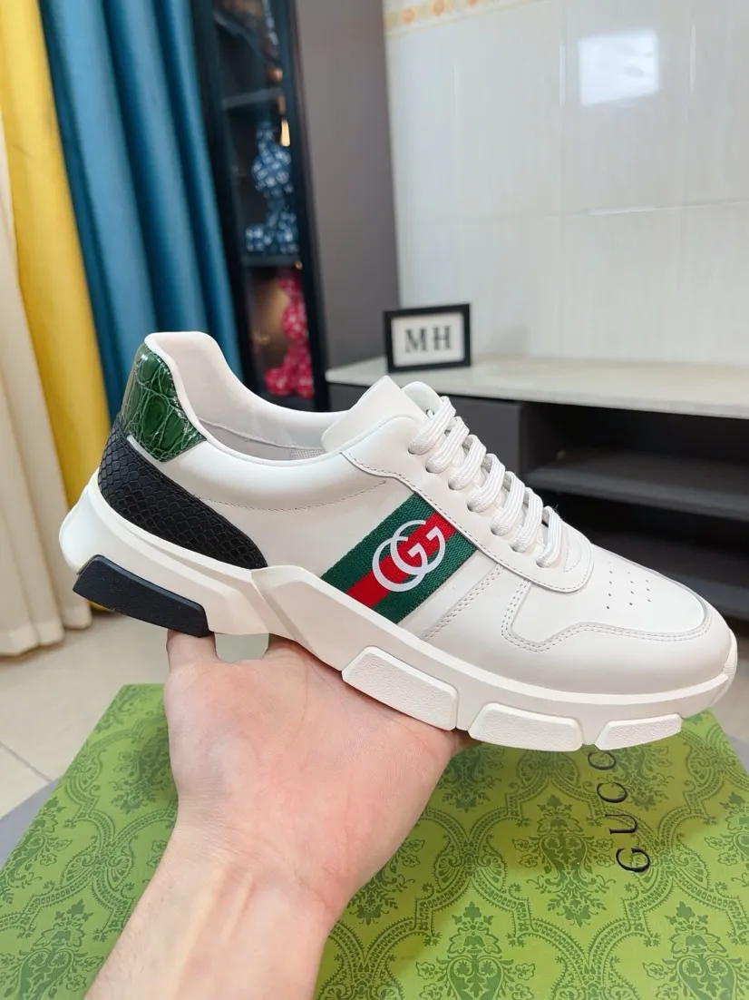 Men's shoes 💰560🌹🌹GUCCI [Gucci] New high-end brand of men's shoes, the latest fashionable casual men's shoes, trendy and versatile, relaxed and sporty style, uppers imported from Italy, first-layer cowhide, genuine leather lining, and ultra-fine workmanship. Original personalized fashionable rubber wear-resistant outsole, light and comfortable on the foot, size 38-44